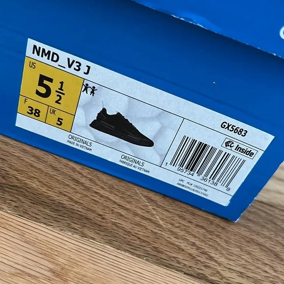 NIB Adidas NMD V3 - Picture 4 of 13